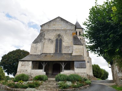 Façade de l’église saint-Vétérin de Gennes