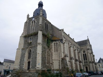 Tour clocher du XVIe siècle de l’église Sainte-Croix de Rochefort-sur-Loire