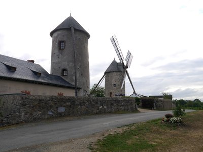 Moulins d’Ardenay au col d’Ardenay (altitude : 75 m.)