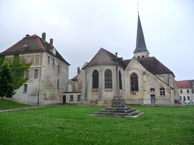 L’église Saint-Pierre et Saint-Paul de Jouarre, vue depuis le chevet