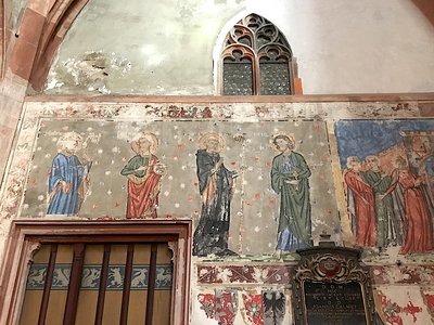 Fresque de Saint-Colomban (robe de bure noire) dans le temple Saint-Pierre-le-Jeune à Strasbourg