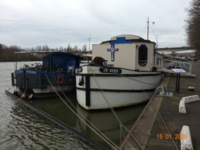 La péniche «  je sers » transformée en chapelle