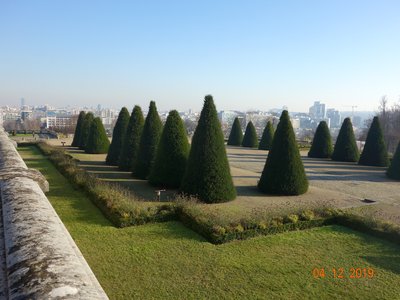 Le parc de Saint-Cloud avec la capitale en arrière-plan