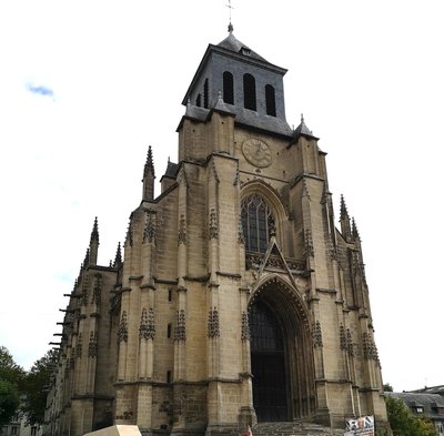 Façade de l’église Saint-Jacques à Lisieux