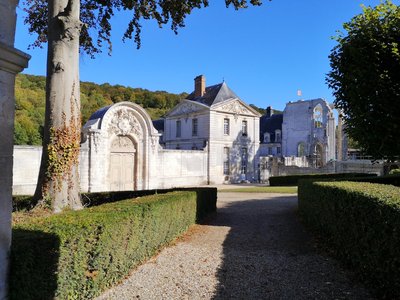 L’abbaye Saint-Wandrille vue depuis le parc