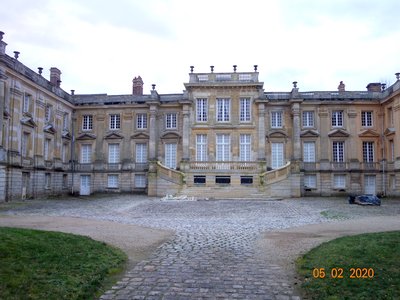 Cour d’honneur du château Versigny