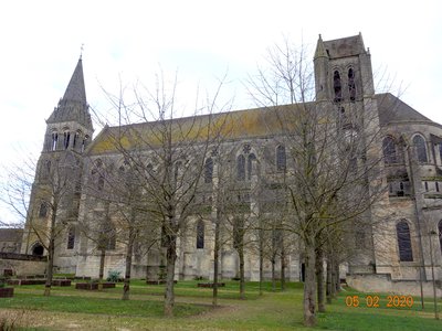 Le côté sud de l’église prieurale de Saint-Leu-d’Essertent