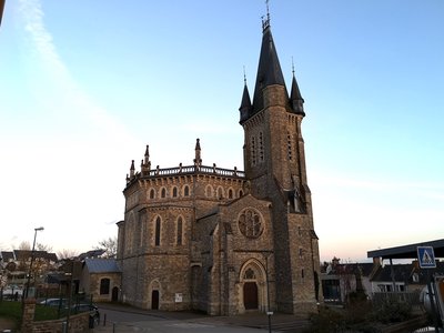 Église Saint-Pierre à Châteaubourg