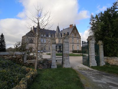 L’entrée du château de Villiers