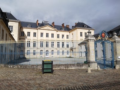 Entrée du Palais d'Argentré à Sées