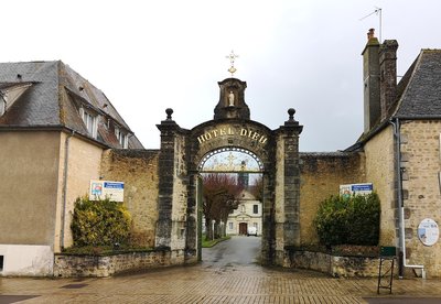 L’entrée de l’Hôtel Dieu à Sées