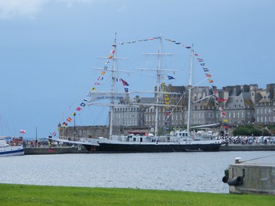 Bassin Vauban devant les remparts