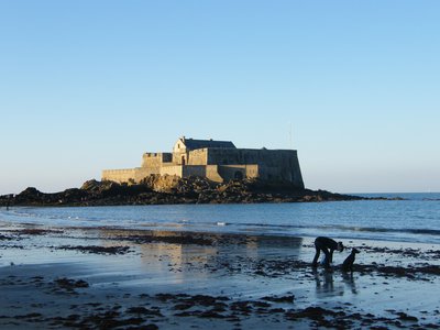 Le fort National à marée basse