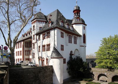 Le vieux chateau  (der alte Burg)