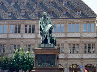 Statue de Gutenberg sur la place éponyme