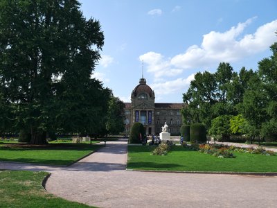 Jardin de la place de la République et le Palais du Rhin ancien Palais impérial