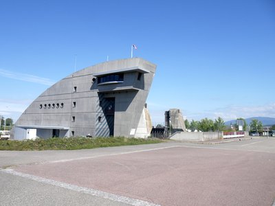 Écluse du Corbusier à Niffer à la jonction du canal d’Huningue et du Rhône au Rhin sud