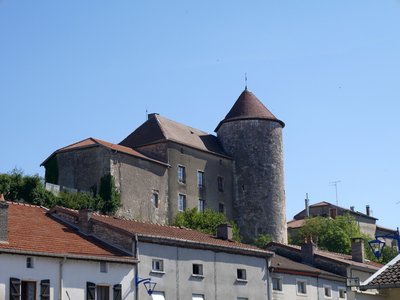 La tour du château de Gondrecourt 13e siècle