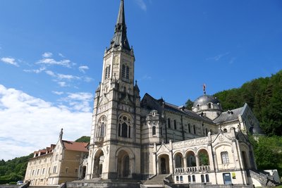 Basilique et bâtiments de la communauté ecclésiale