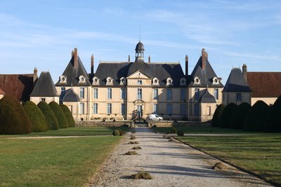 Château de Menou, ne se visite pas