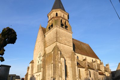 Façade et clocher de l’église de Prémery