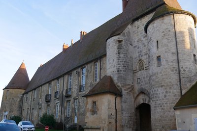 Façade nord du château de Prémery