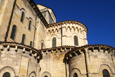 Le chevet roman de l’église Saint-Étienne