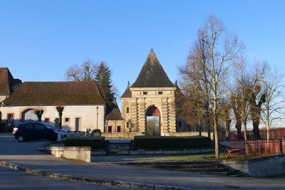 Pavillon d’entrée du Château de Dampierre-en-Burly