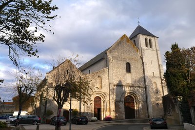 Façade de l’église Notre-Dame de Beaugency