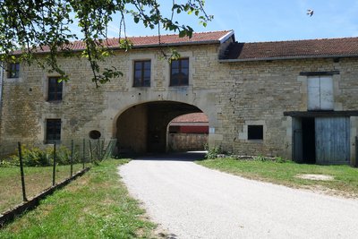 Ancienne forge « Le Fourneau » transformée en local agricole