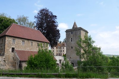 Vue générale du château de Couches