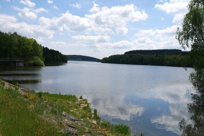 Vue du lac Saint-Agnan depuis le barrage