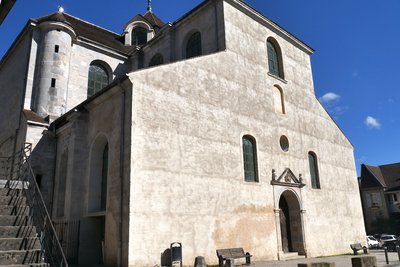 Façade de l’église abbatiale Notre-Dame de Baume-les-Dames