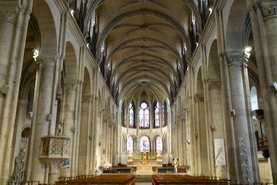 La nef de la cathédrale Saint-Jean de Besançon