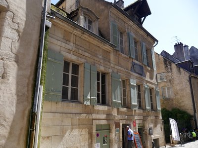 A droite, maison de Louis Pasteur à Dole