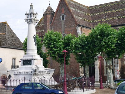 Monument commémoratif du siège de 1636.