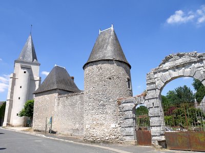 Le clocher de l’église Saint-Saturnin de Courbouzon