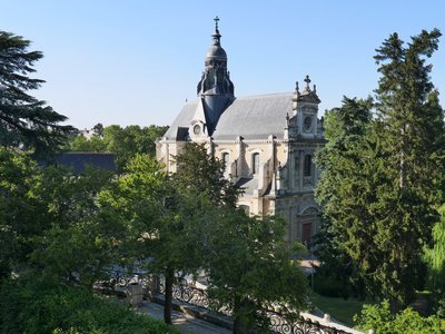 Vue générale de l’église Saint-Vincent de Paul, depuis le château de Blois