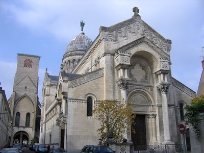 La basilique Saint-Martin de Tours et la Tour Charlemagne