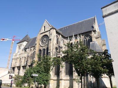 Vue d’ensemble de l’église Saint-Julien de Tours