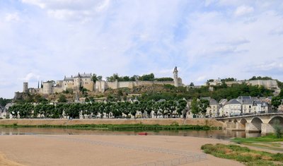 Vue de la Forteresse au-dessus de la ville de Chinon