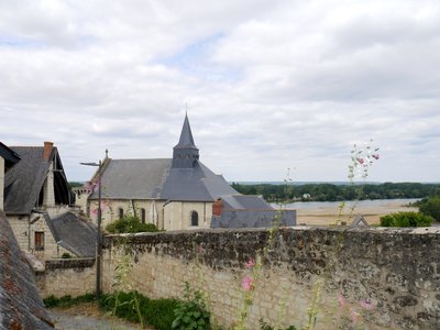 Église paroissiale de Candes-Saint-Martin et la Via Columbani