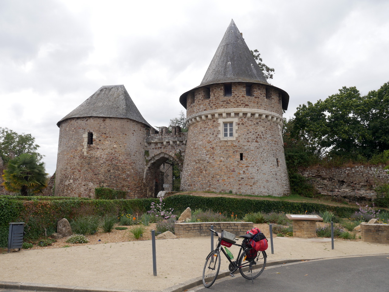 Porte de l’ancienne ville et du château de Champtoceaux