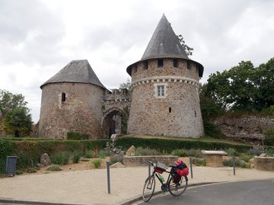 Porte de l’ancienne ville et du château de Champtoceaux