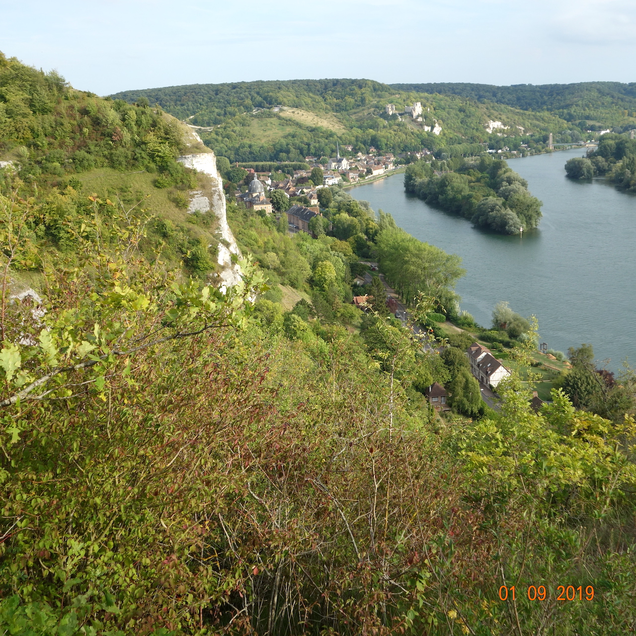 Le Petit Andelys au bord de la Seine