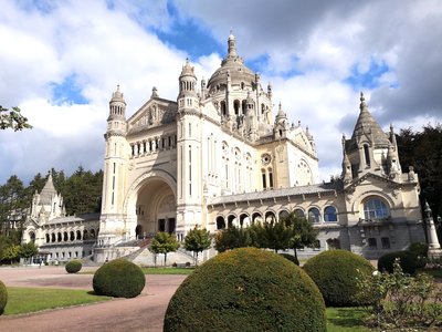 Basilique Sainte-Thérèse à Lisieux