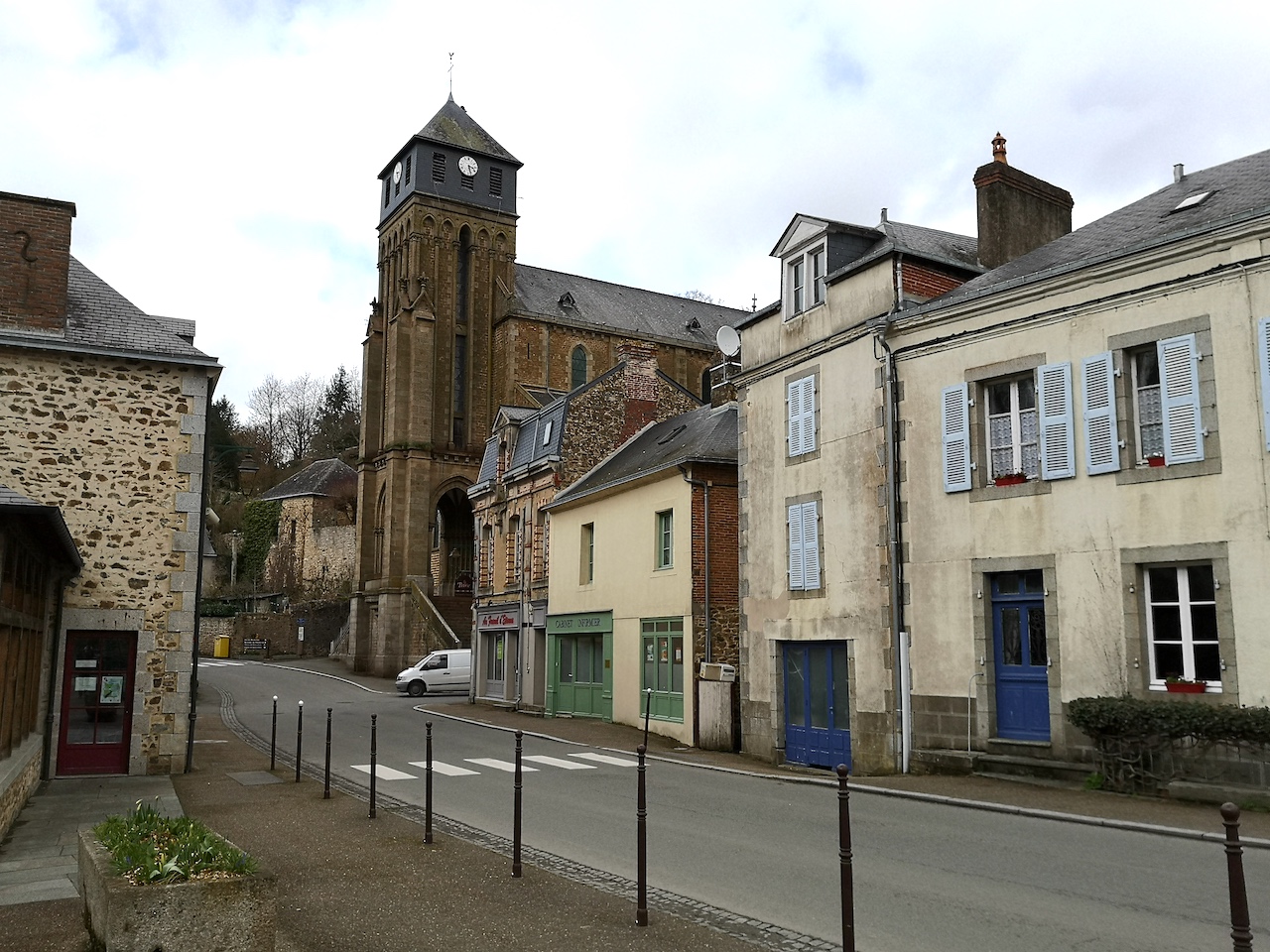 Église Notre-Dame au centre de Chailland