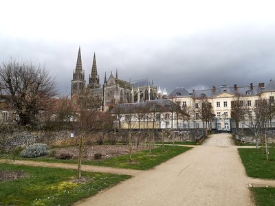 Le Palais d’Argentré et la cathédrale à Sées