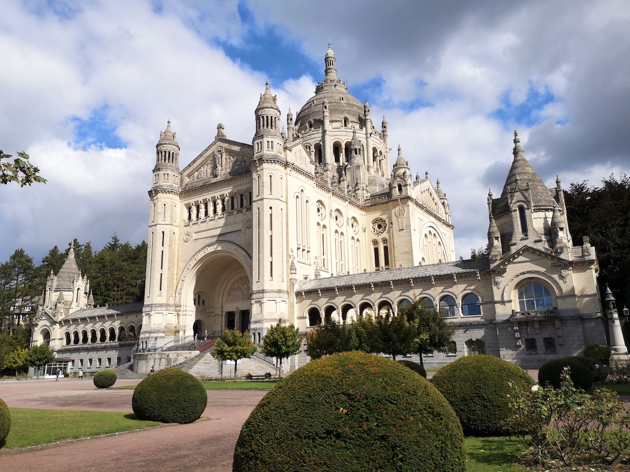 Basilique Sainte-Thérèse à Lisieux