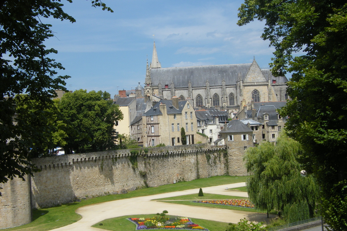 Remparts de Vannes et la cathédrale